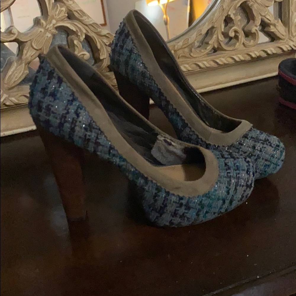Heels - Picture 2 of 3